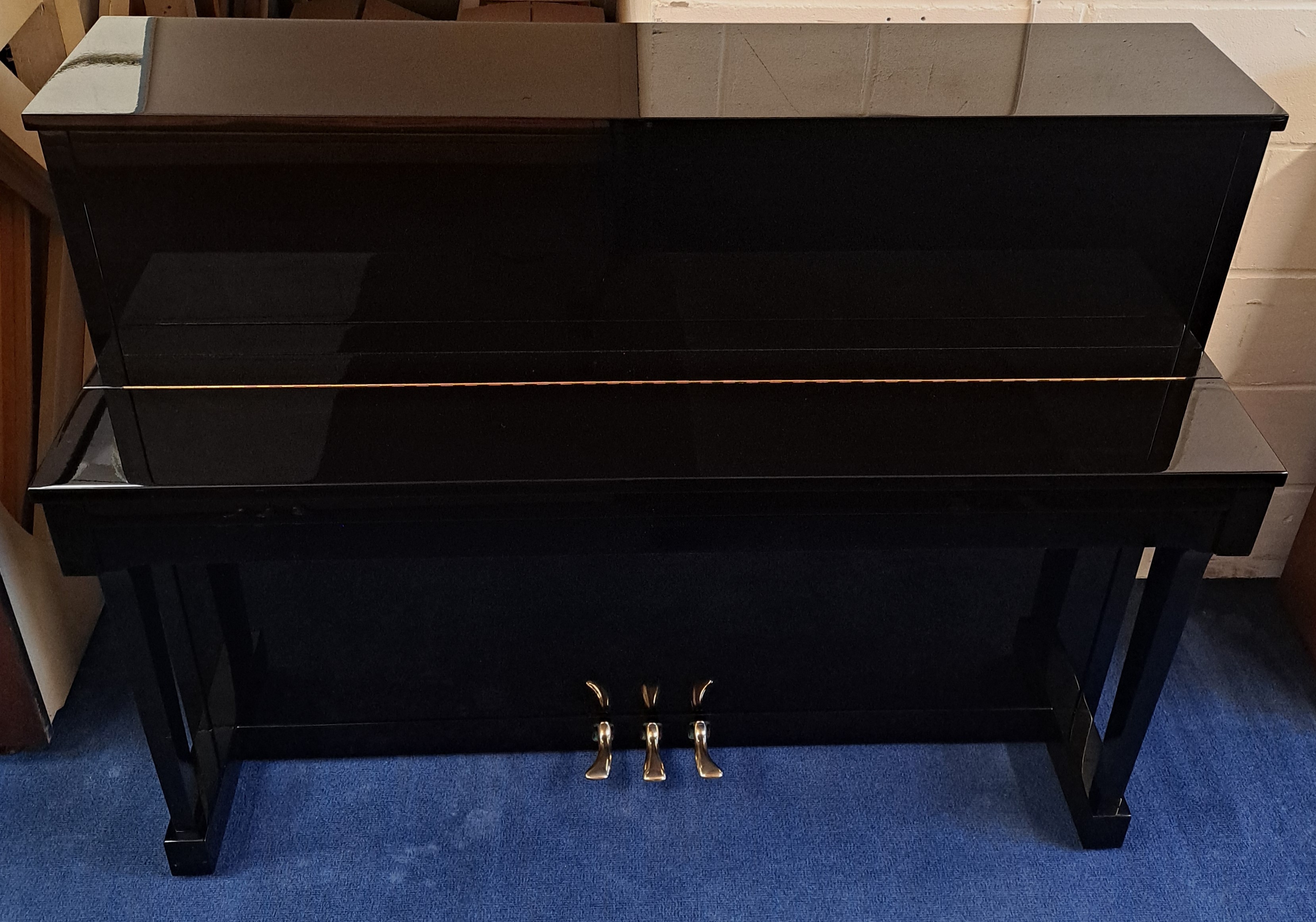 Seiler 116 Upright piano detail photo 6 - Roberts Pianos