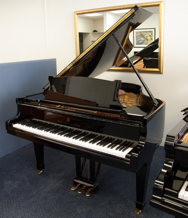 Steinway M