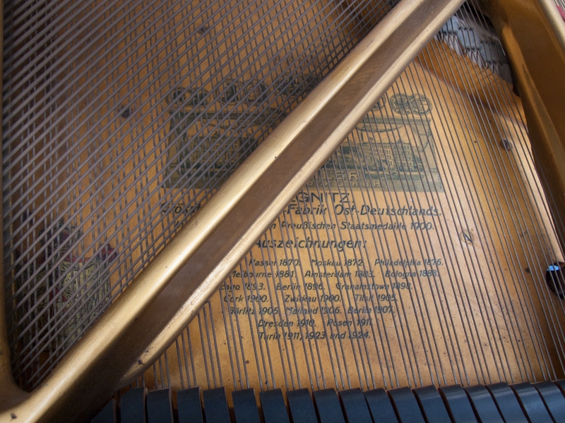 Seiler 150 Grand piano detail photo 6 - Roberts Pianos