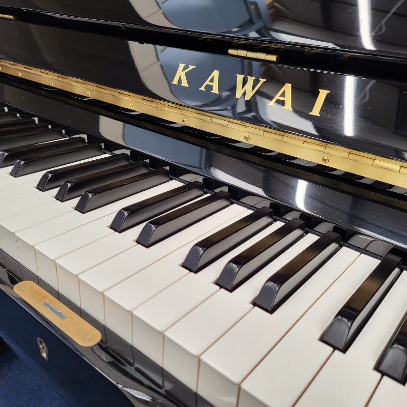 Kawai K-500 Upright piano detail photo 3 - Roberts Pianos