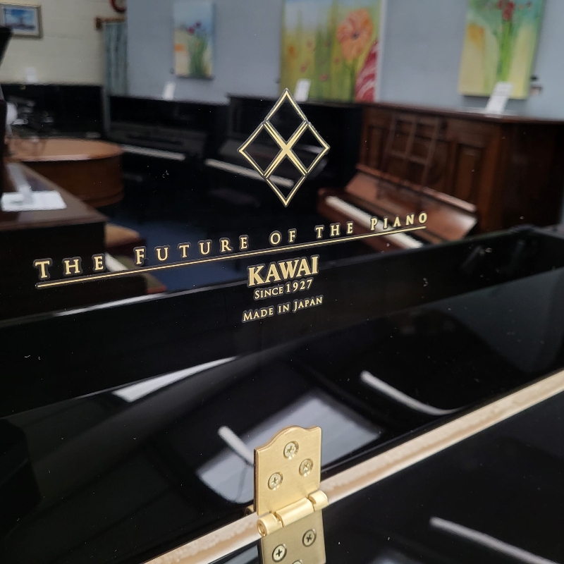 Kawai K-500 Upright piano detail photo 4 - Roberts Pianos