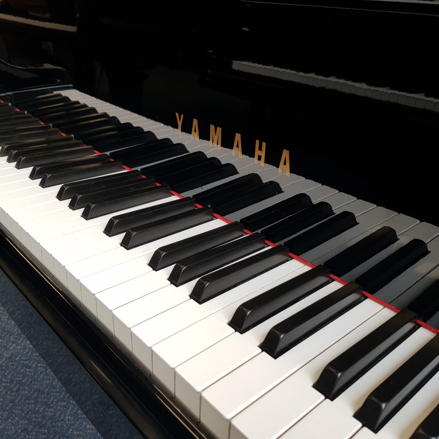 Yamaha C3 Grand piano detail photo 7 - Roberts Pianos