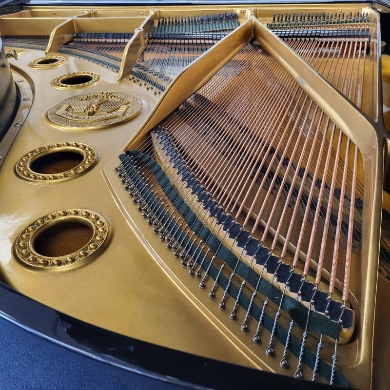 Piano Detail Photo 10