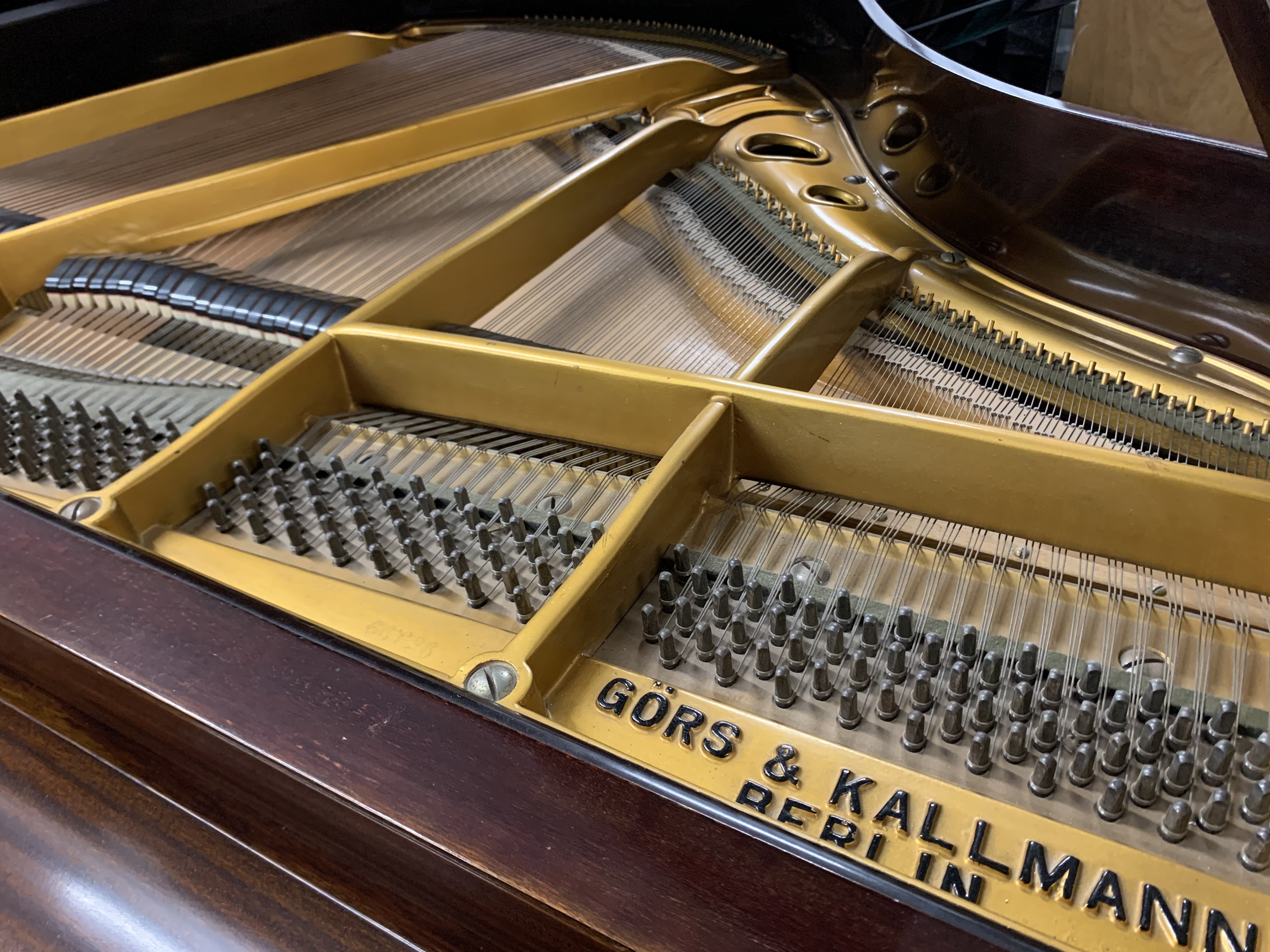 Gors & Kallmann 135 Grand piano detail photo 5 - Roberts Pianos