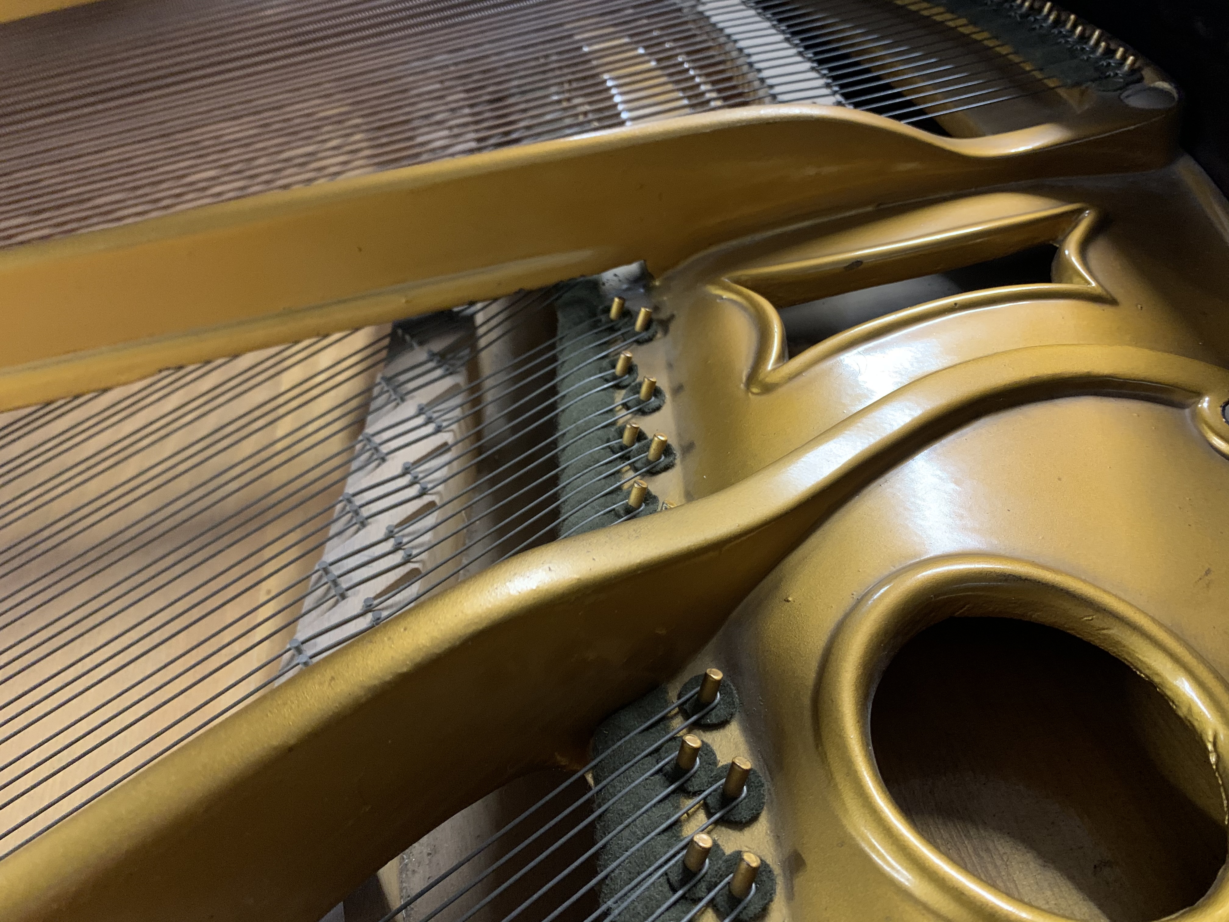 Gors & Kallmann 135 Grand piano detail photo 8 - Roberts Pianos