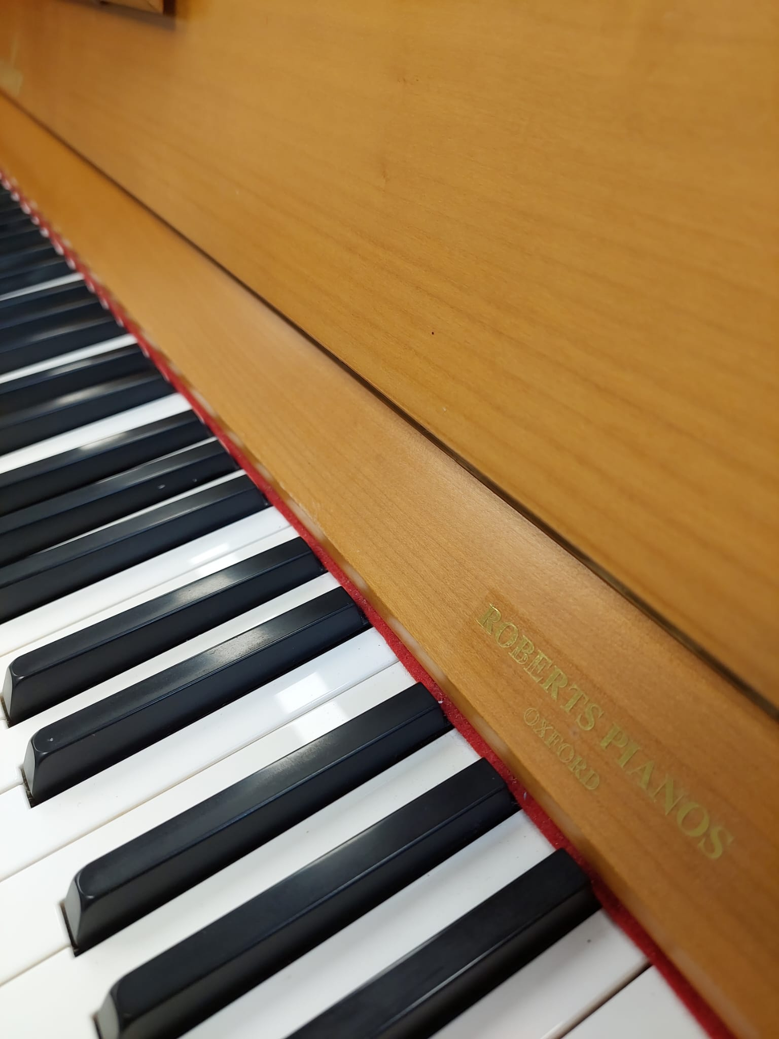 Haessler H118 Upright piano detail photo 5 - Roberts Pianos