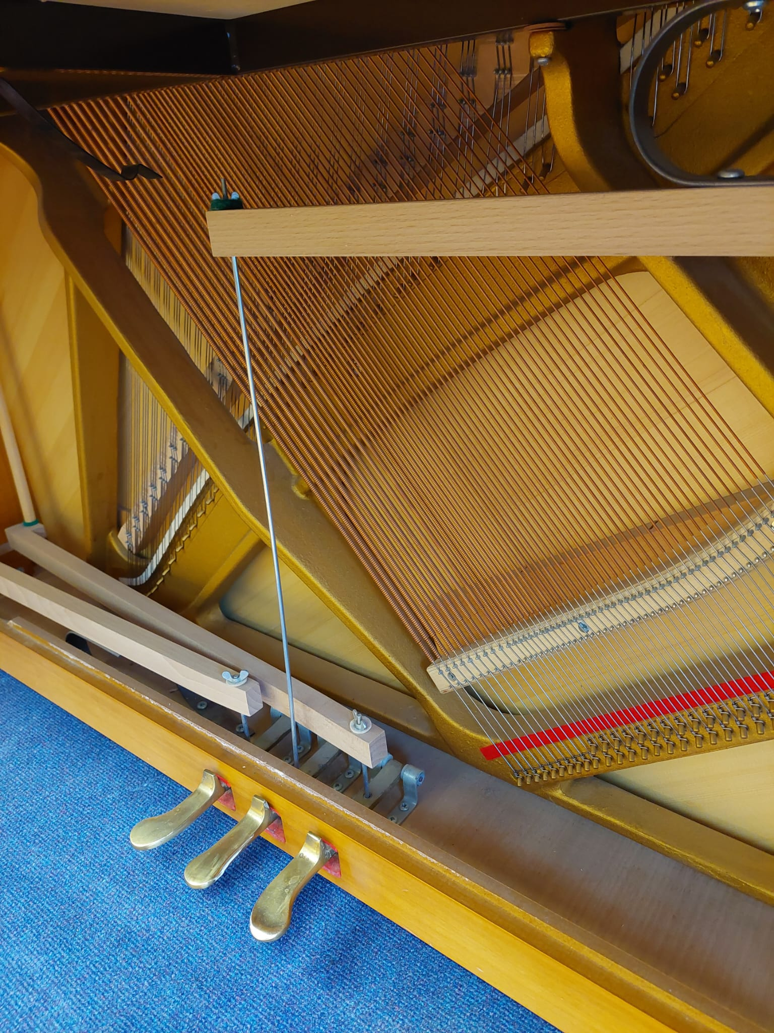 Haessler H118 Upright piano detail photo 8 - Roberts Pianos
