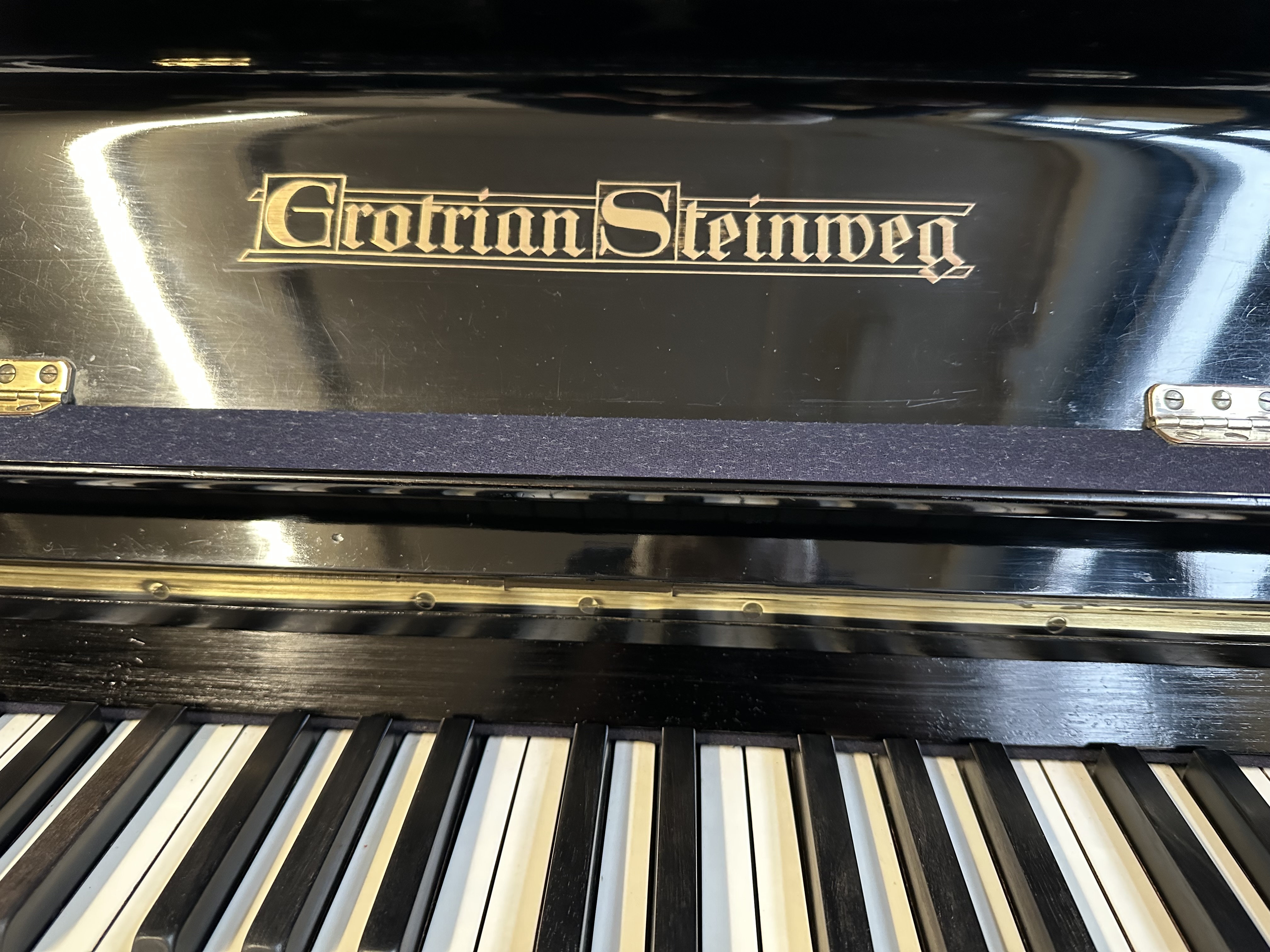 Grotrian Steinweg 120 Upright piano detail photo 4 - Roberts Pianos