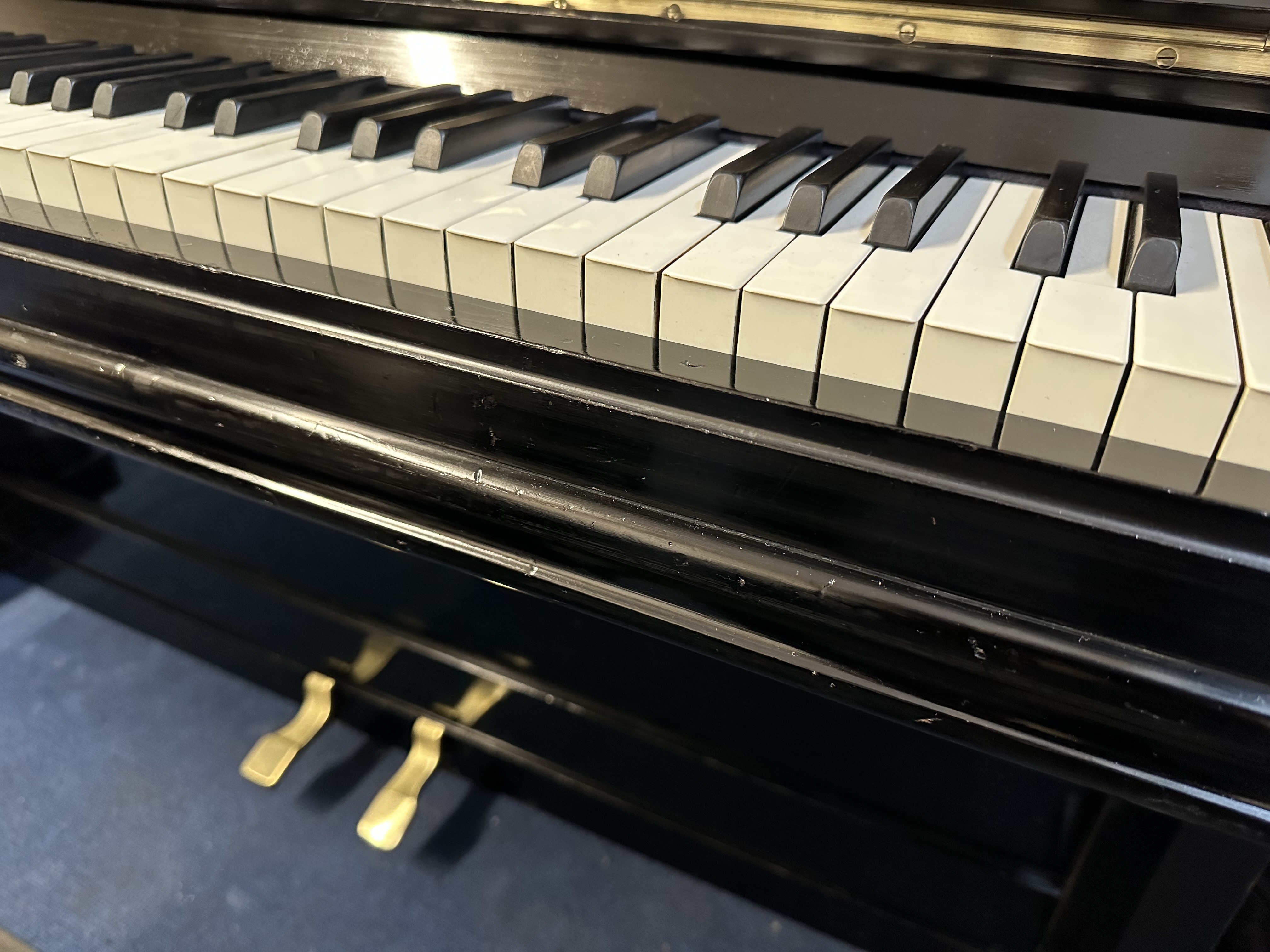 Grotrian Steinweg 120 Upright piano detail photo 6 - Roberts Pianos