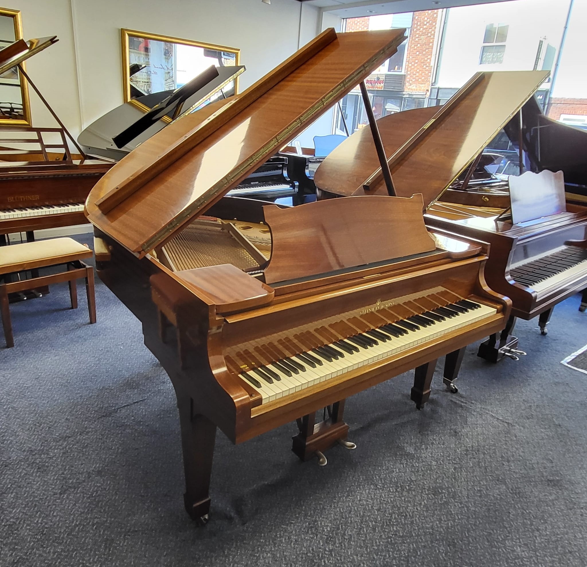 Steinway S