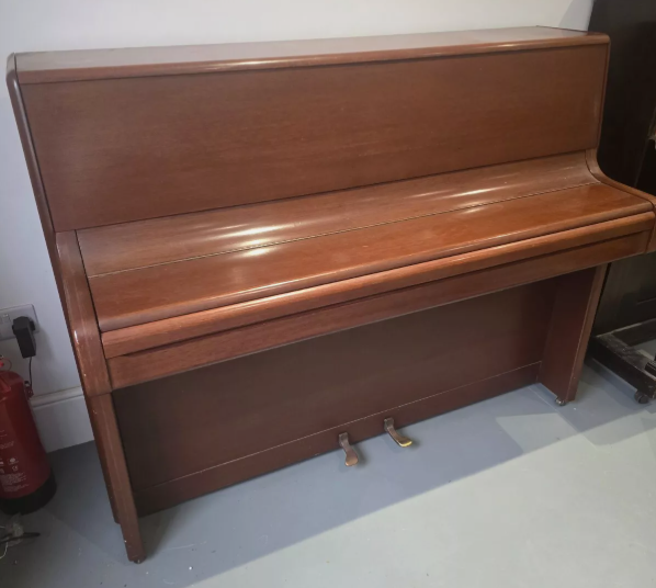 Welmar 110 Upright piano detail photo 3 - Roberts Pianos