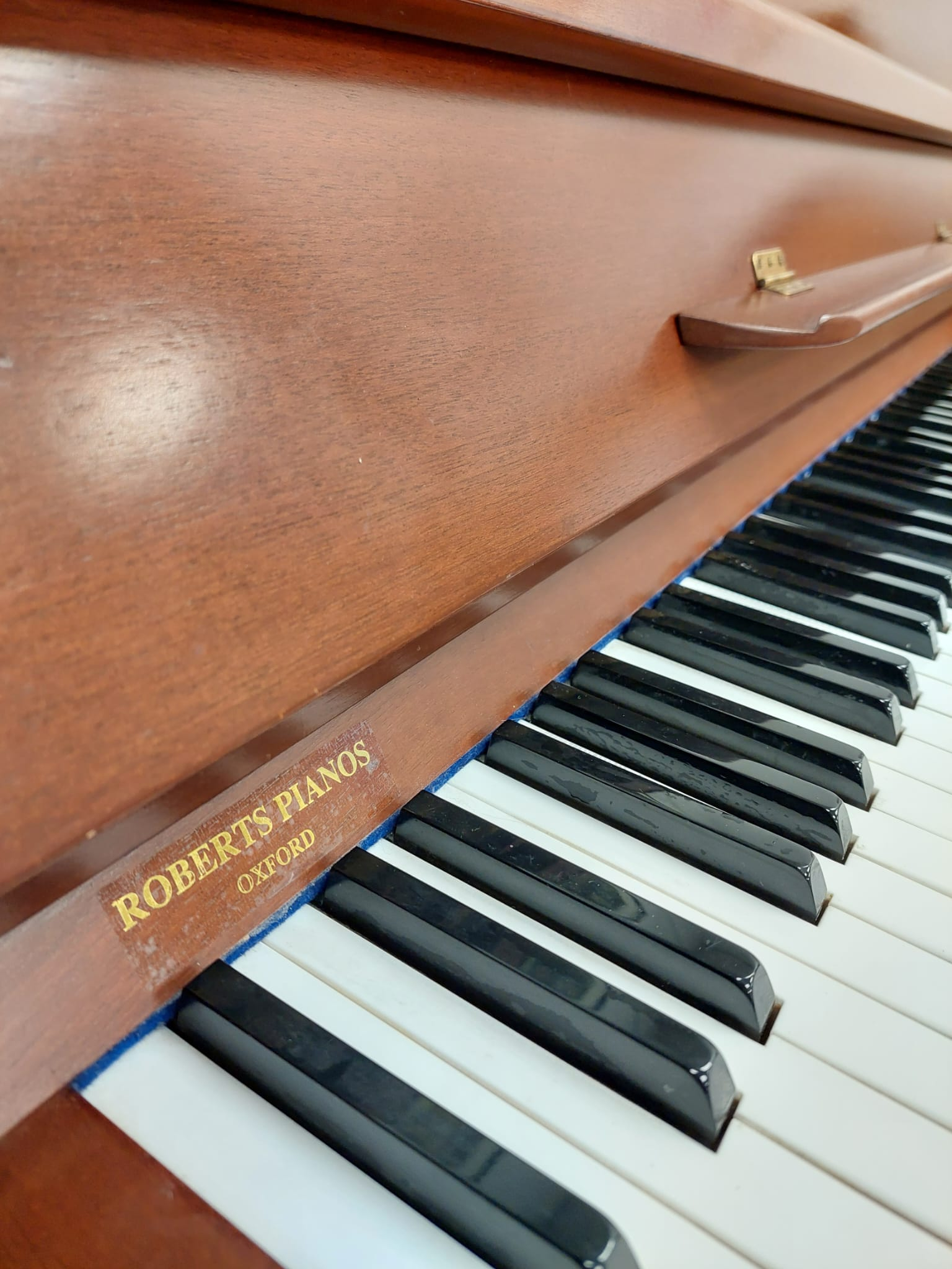 Welmar 110 Upright piano detail photo 5 - Roberts Pianos