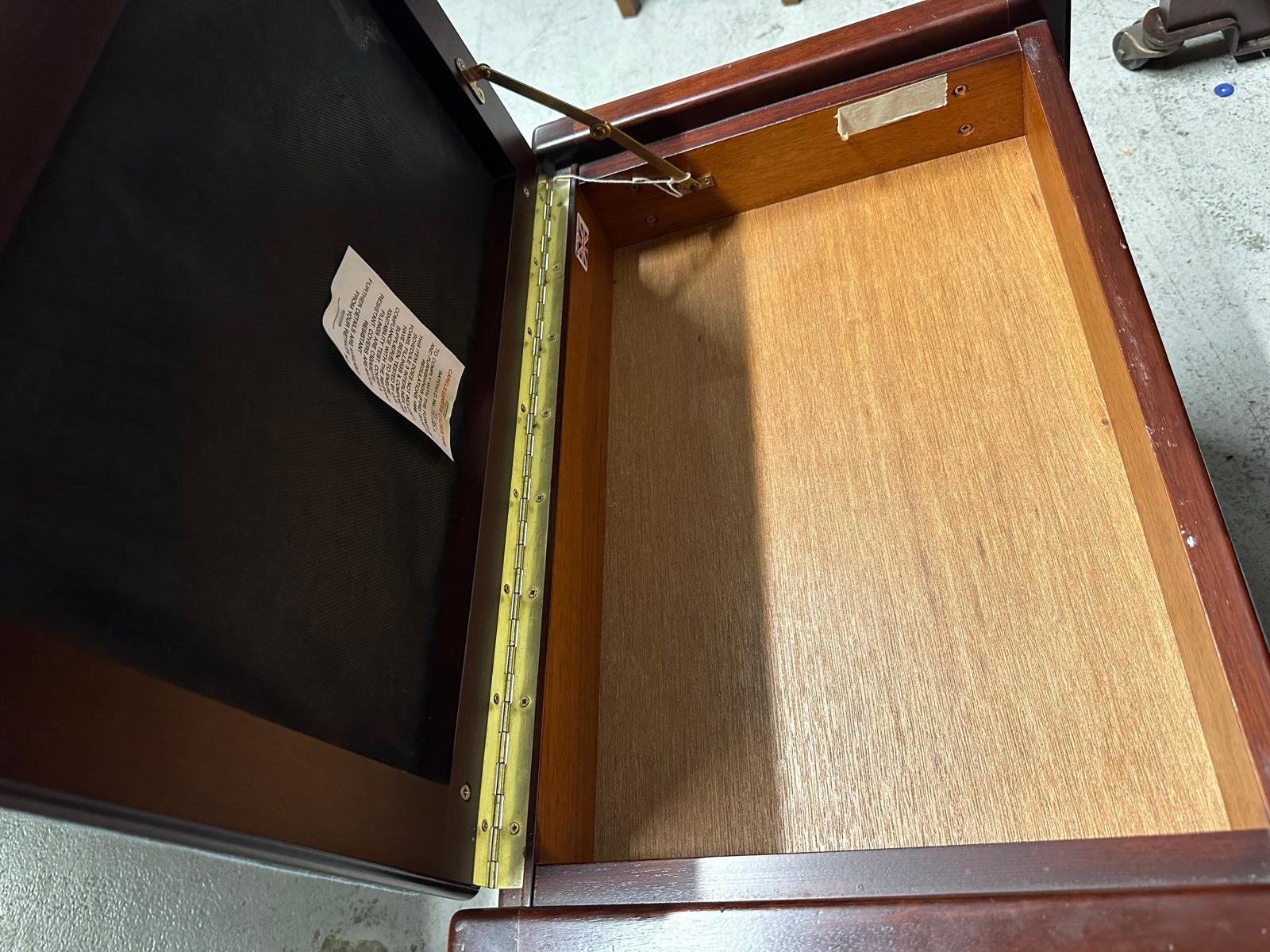 Piano Detail Photo 9