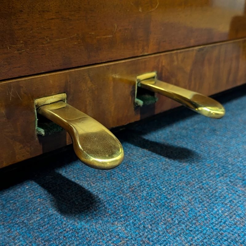 Welmar 118 Upright piano detail photo 9 - Roberts Pianos