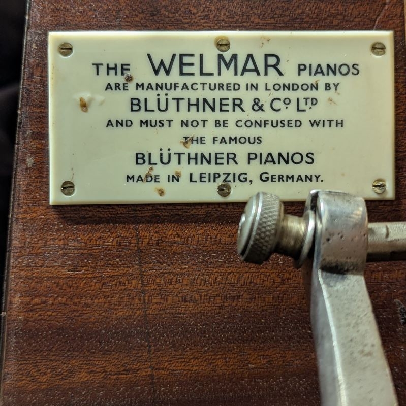 Welmar 118 Upright piano detail photo 7 - Roberts Pianos