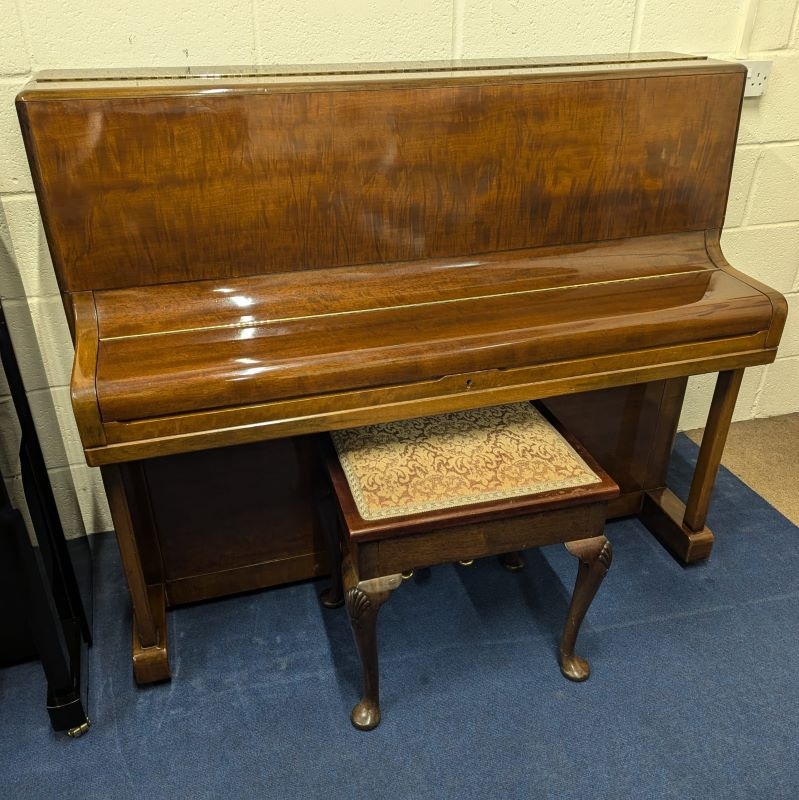 Welmar 118 Upright piano detail photo 2 - Roberts Pianos