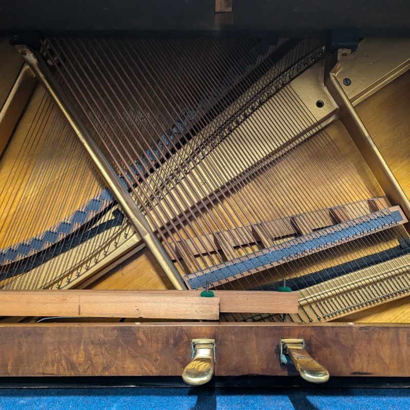Welmar 118 Upright piano detail photo 8 - Roberts Pianos