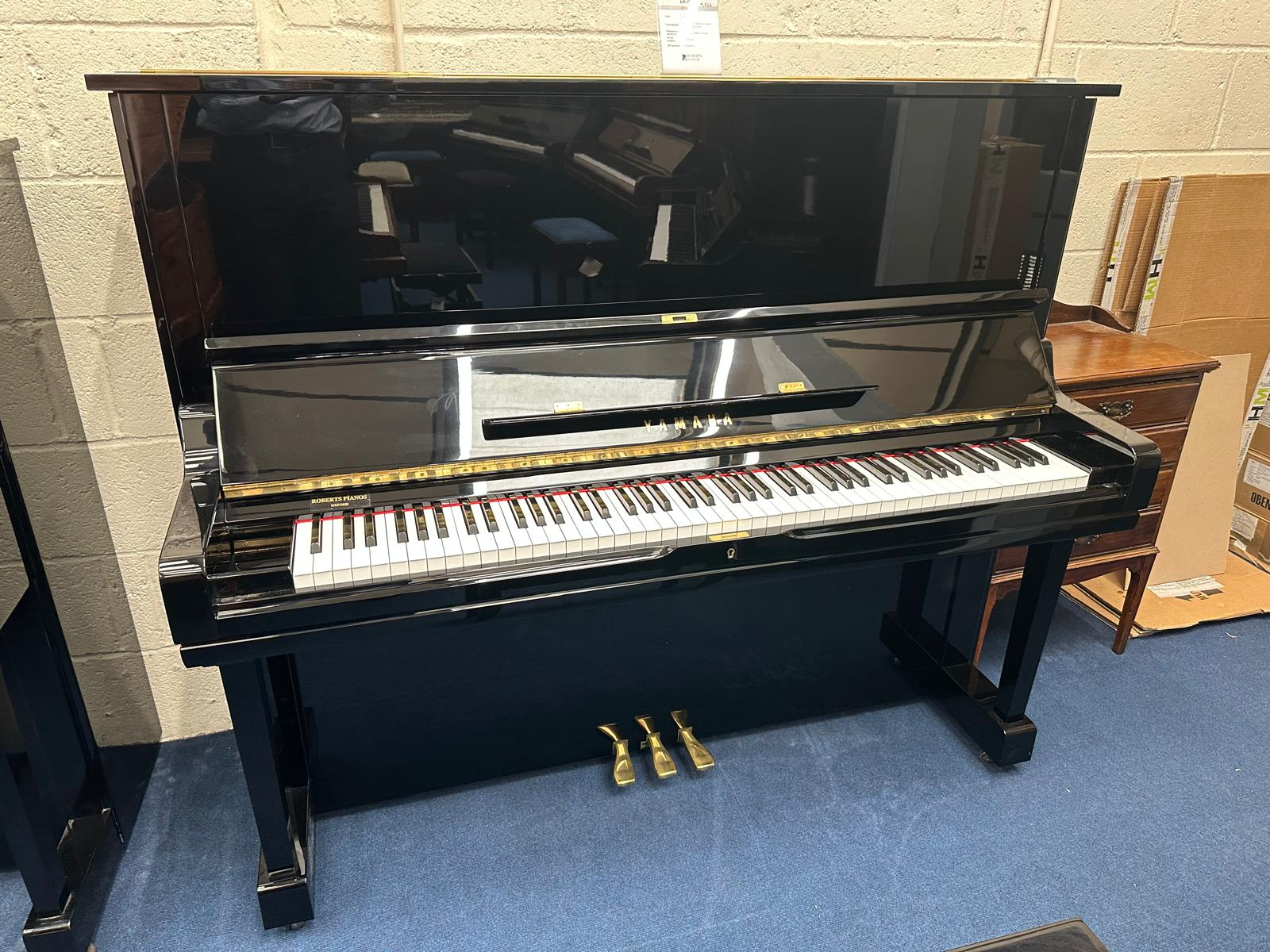 Yamaha U3M Upright piano detail photo 2 - Roberts Pianos