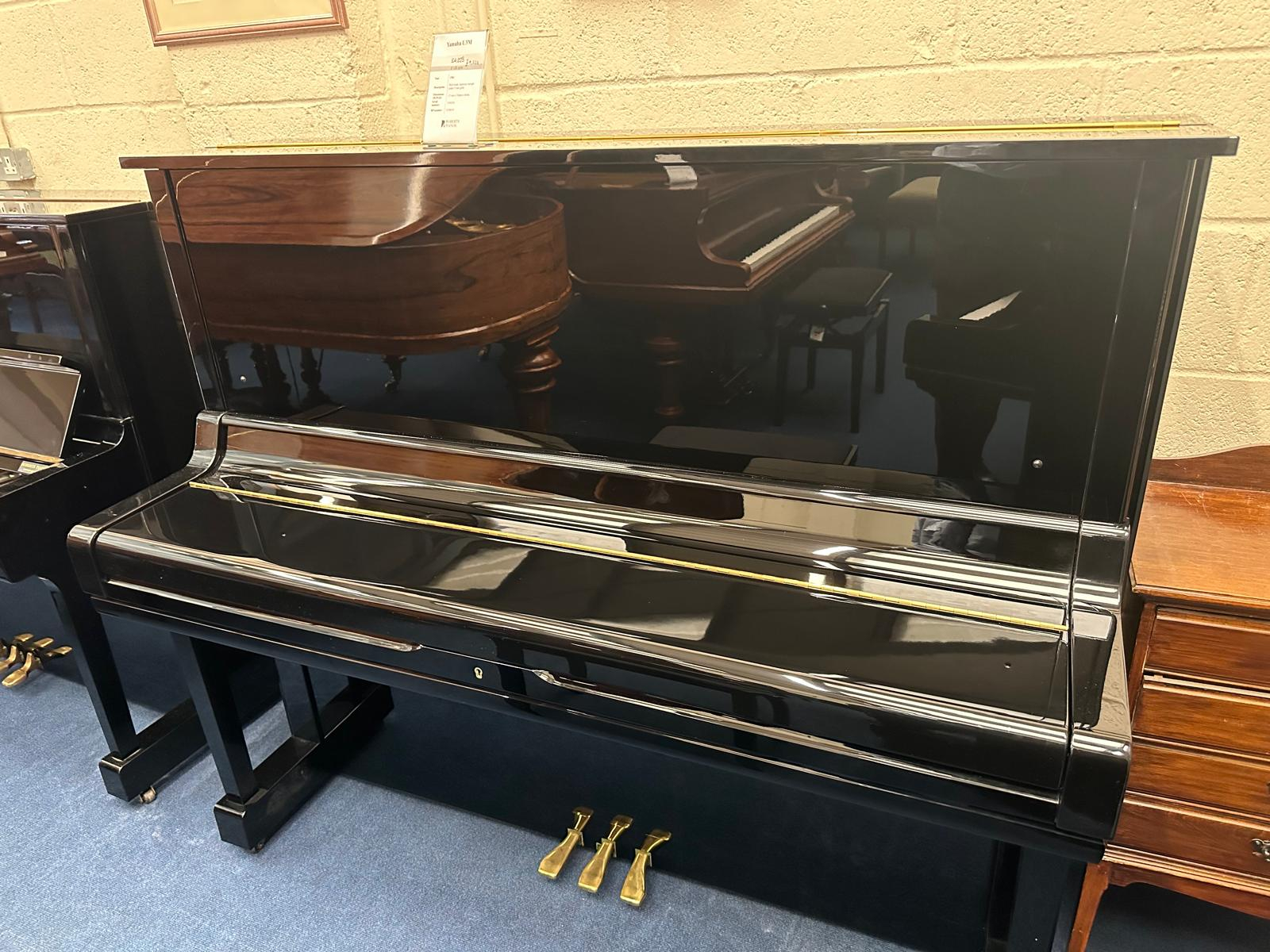 Yamaha U3M Upright piano detail photo 6 - Roberts Pianos