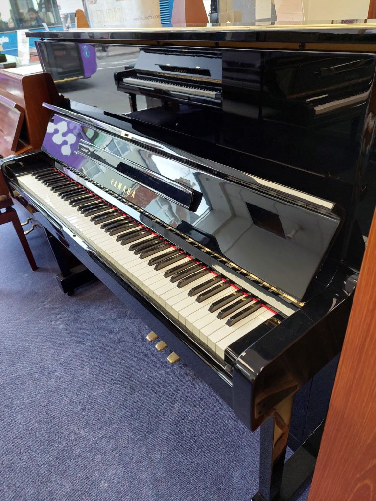 Yamaha U1G