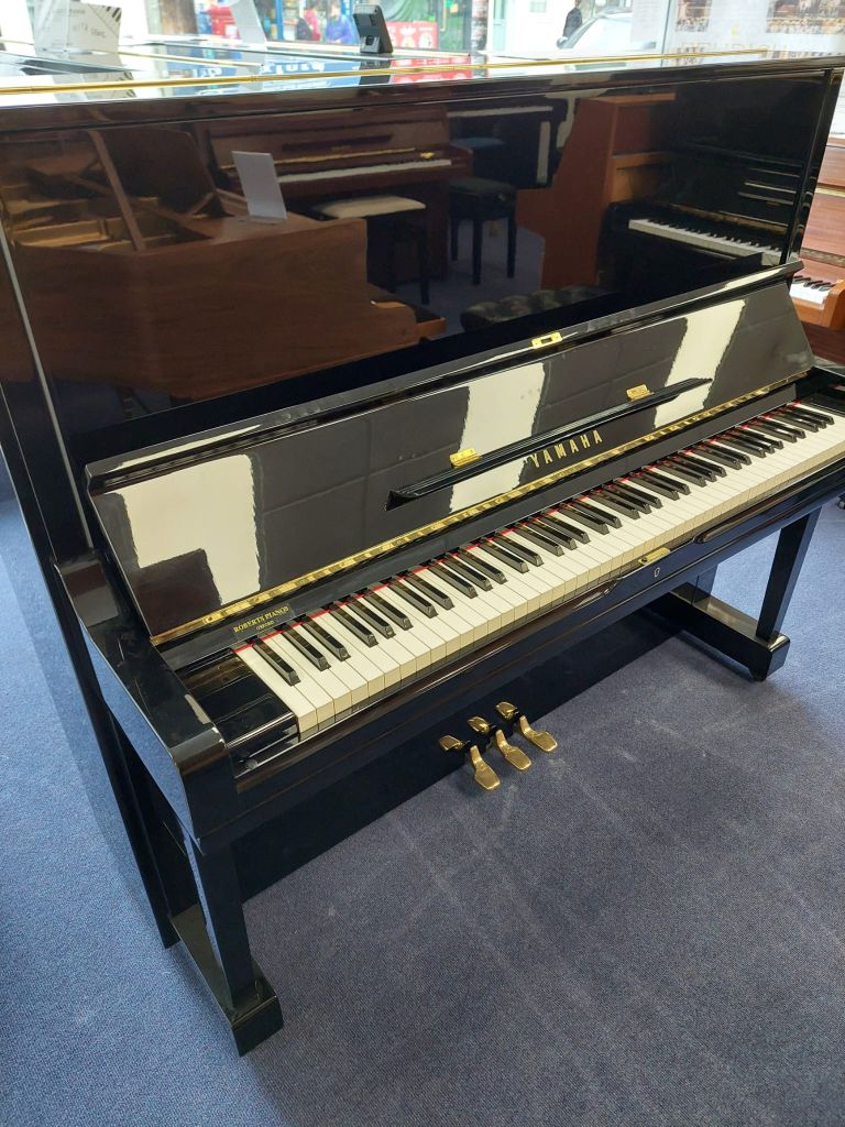 Yamaha U3H Upright piano detail photo 2 - Roberts Pianos