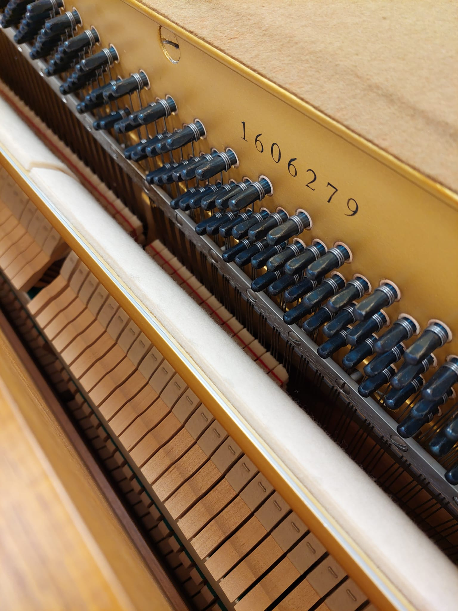 Yamaha 104 Upright piano detail photo 5 - Roberts Pianos