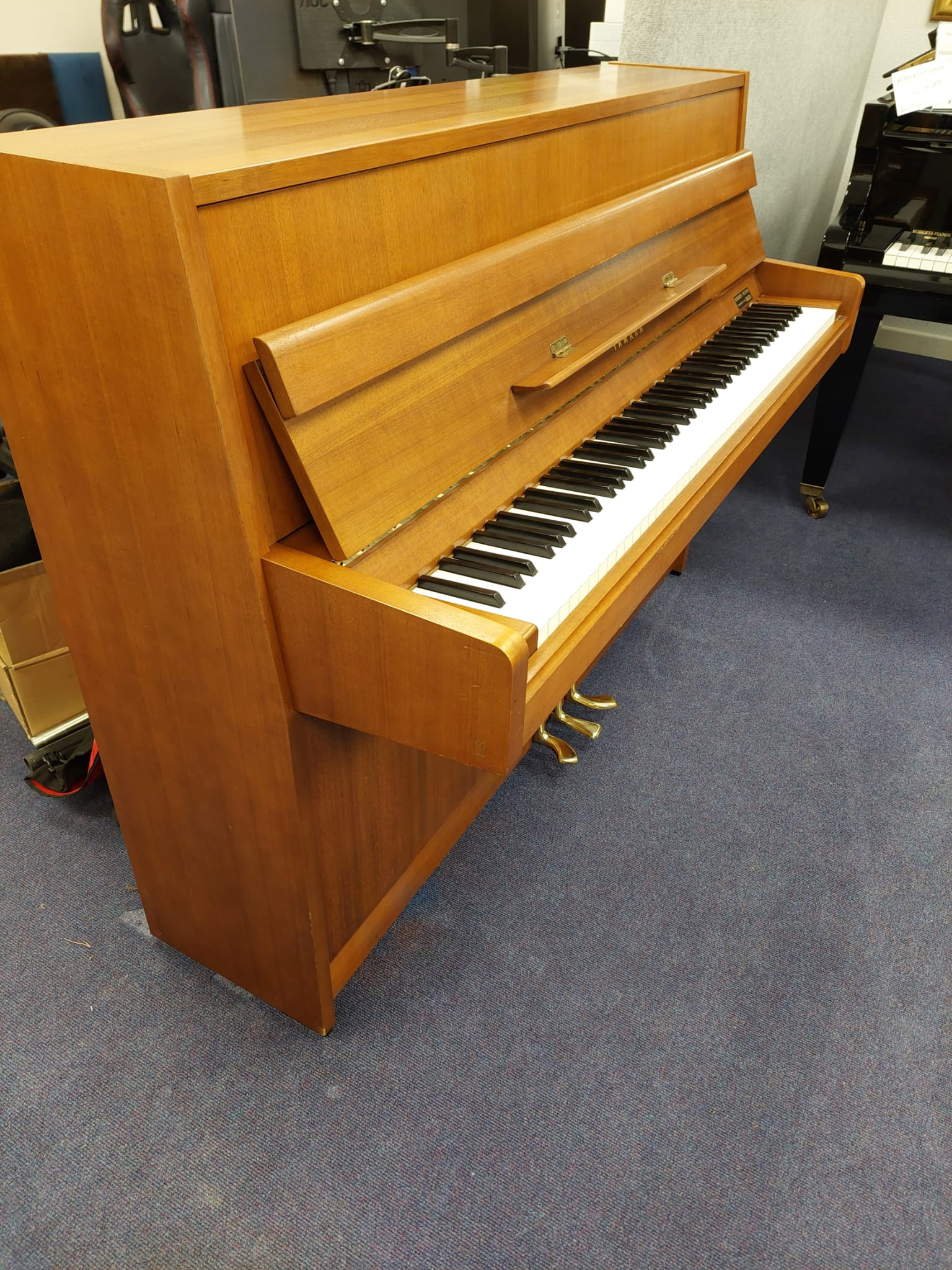 Yamaha 104 Upright piano detail photo 6 - Roberts Pianos