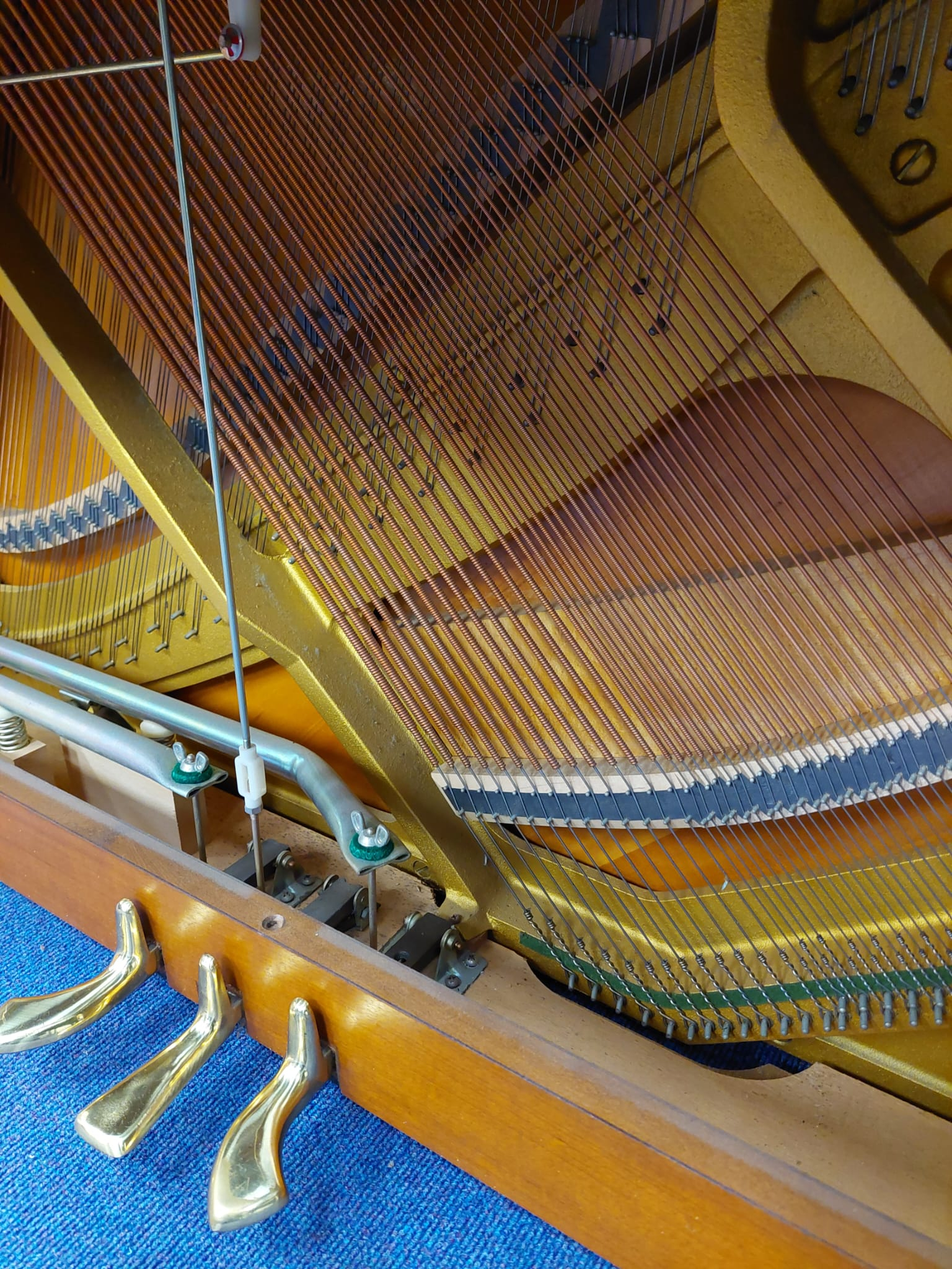 Yamaha 104 Upright piano detail photo 8 - Roberts Pianos