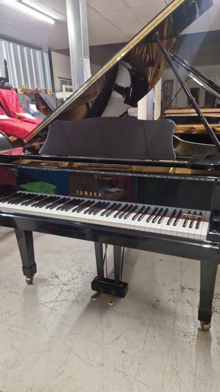 Yamaha G3E Grand piano detail photo 2 - Roberts Pianos