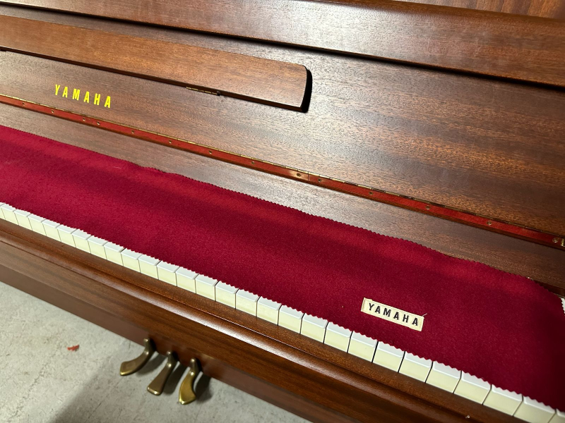 Yamaha M5J Upright piano detail photo 3 - Roberts Pianos