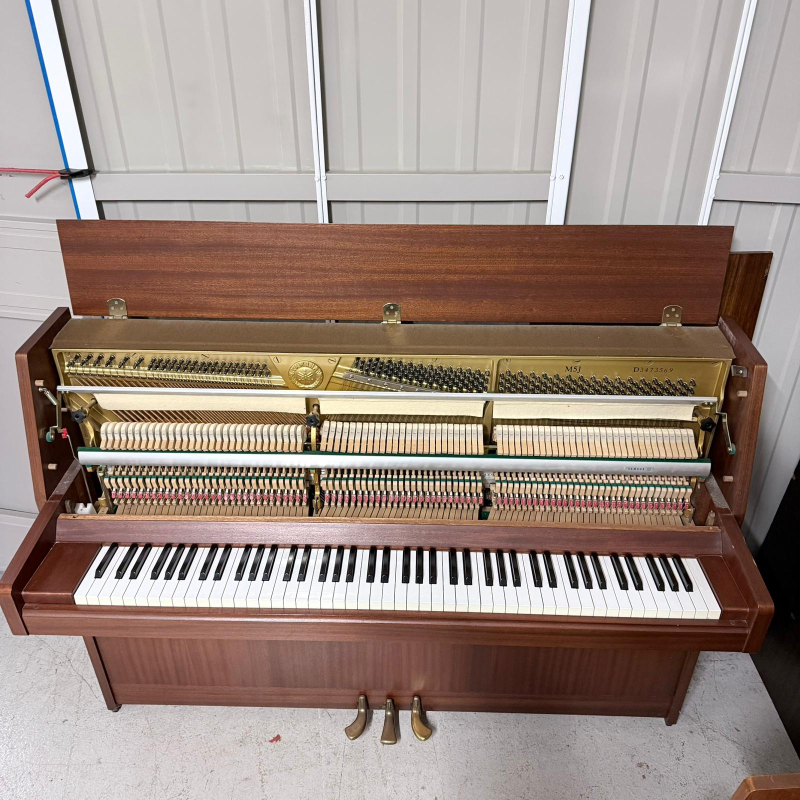 Yamaha M5J Upright piano detail photo 6 - Roberts Pianos