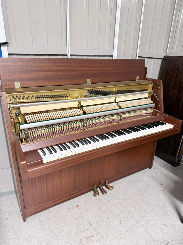 Yamaha M5J Upright piano detail photo 4 - Roberts Pianos
