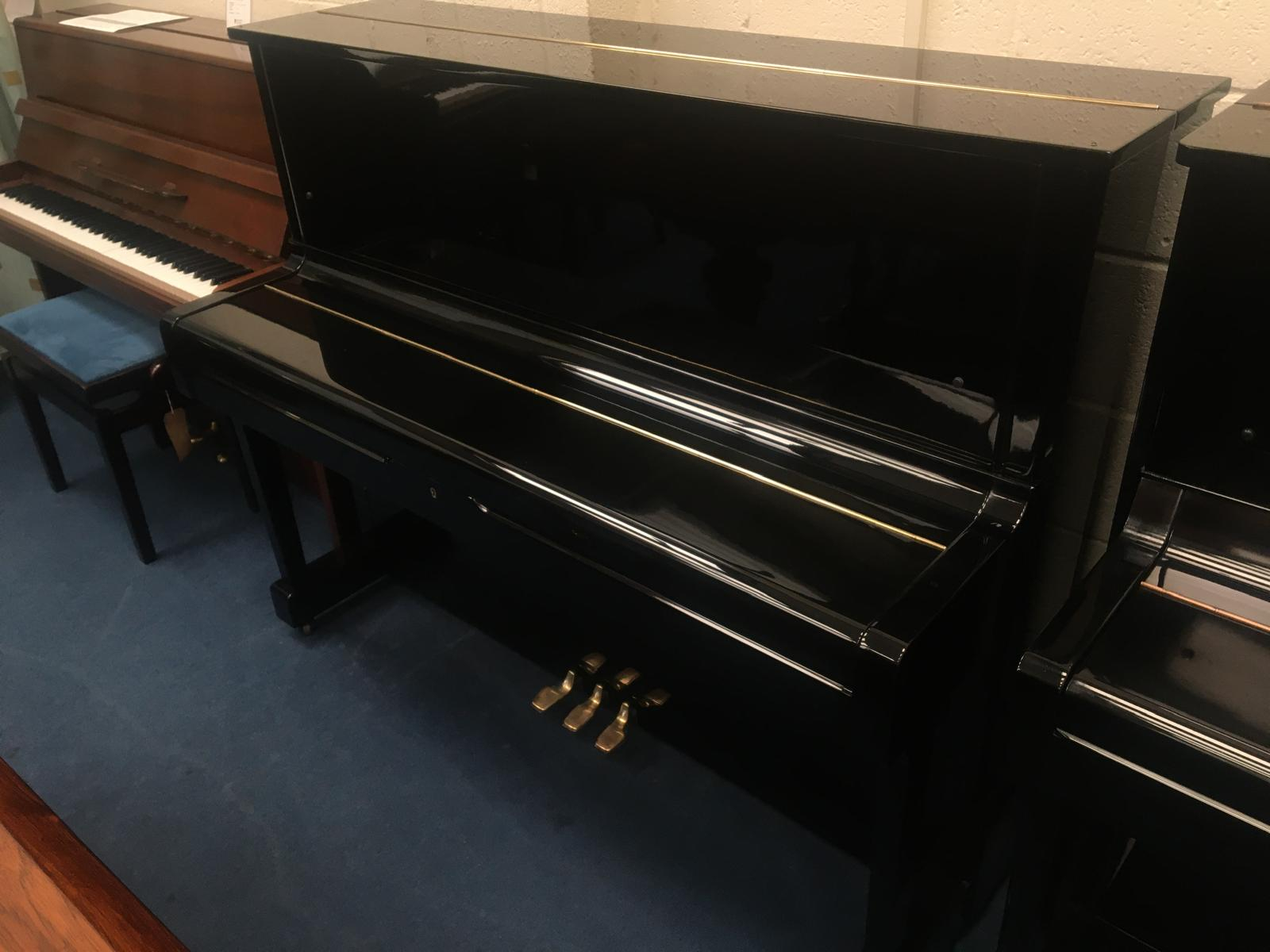Yamaha U1G